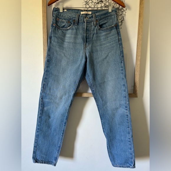 Levis Wedgie Jean - Picture 2 of 5